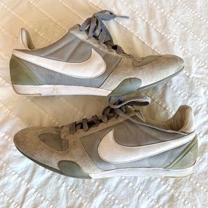 Vintage Nike street sneakers